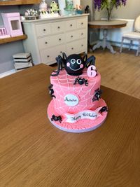 Rosa Spinnen Cake-Design